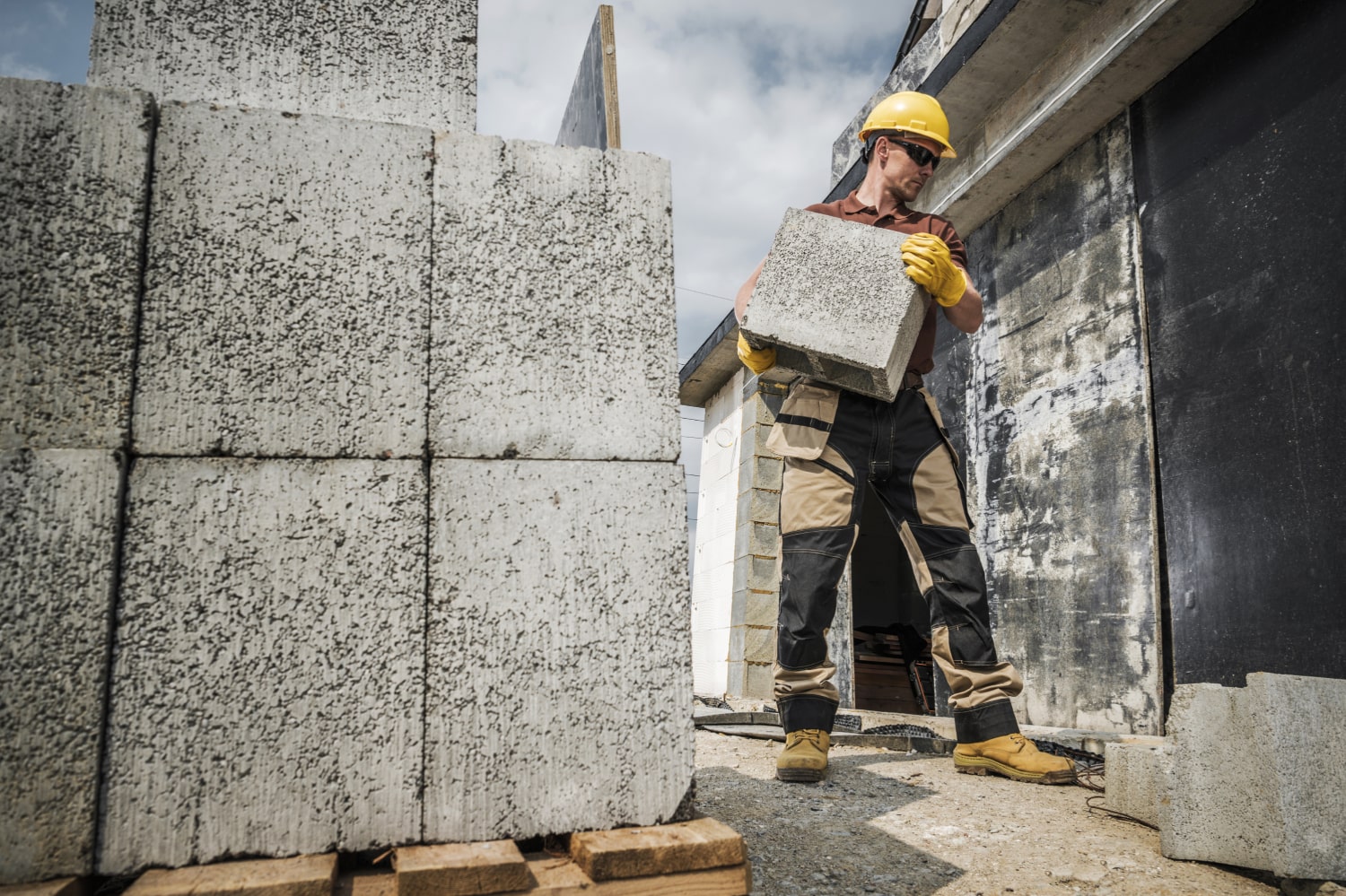 talk about the advantages of hydraulic brick machine